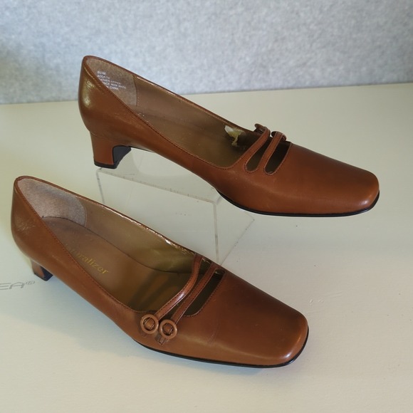 Naturalizer Brown Leather Pumps Heels Dress Shoes Straps‎ Size 6.5M - Picture 1 of 7